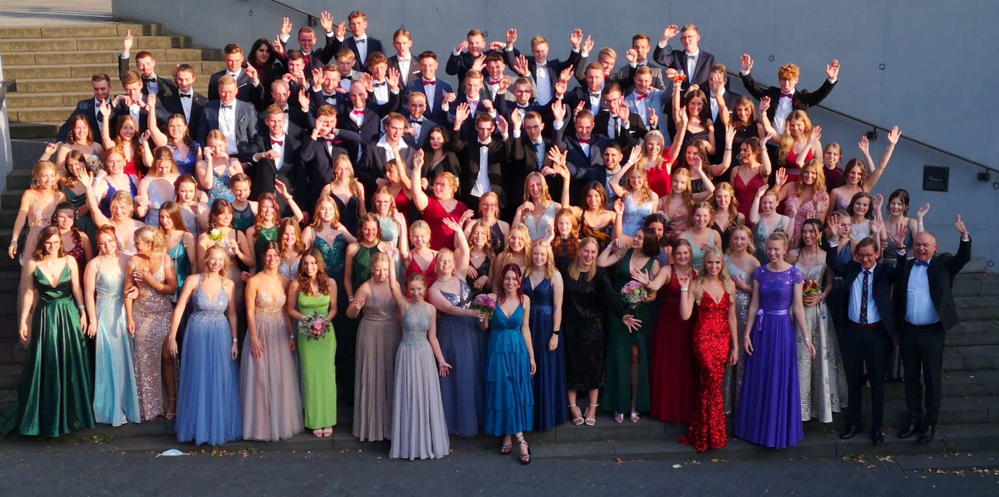 ,,Gehen und bleiben” – 106 Abiturienten feiern ihren Abschluss am Franziskusgymnasium