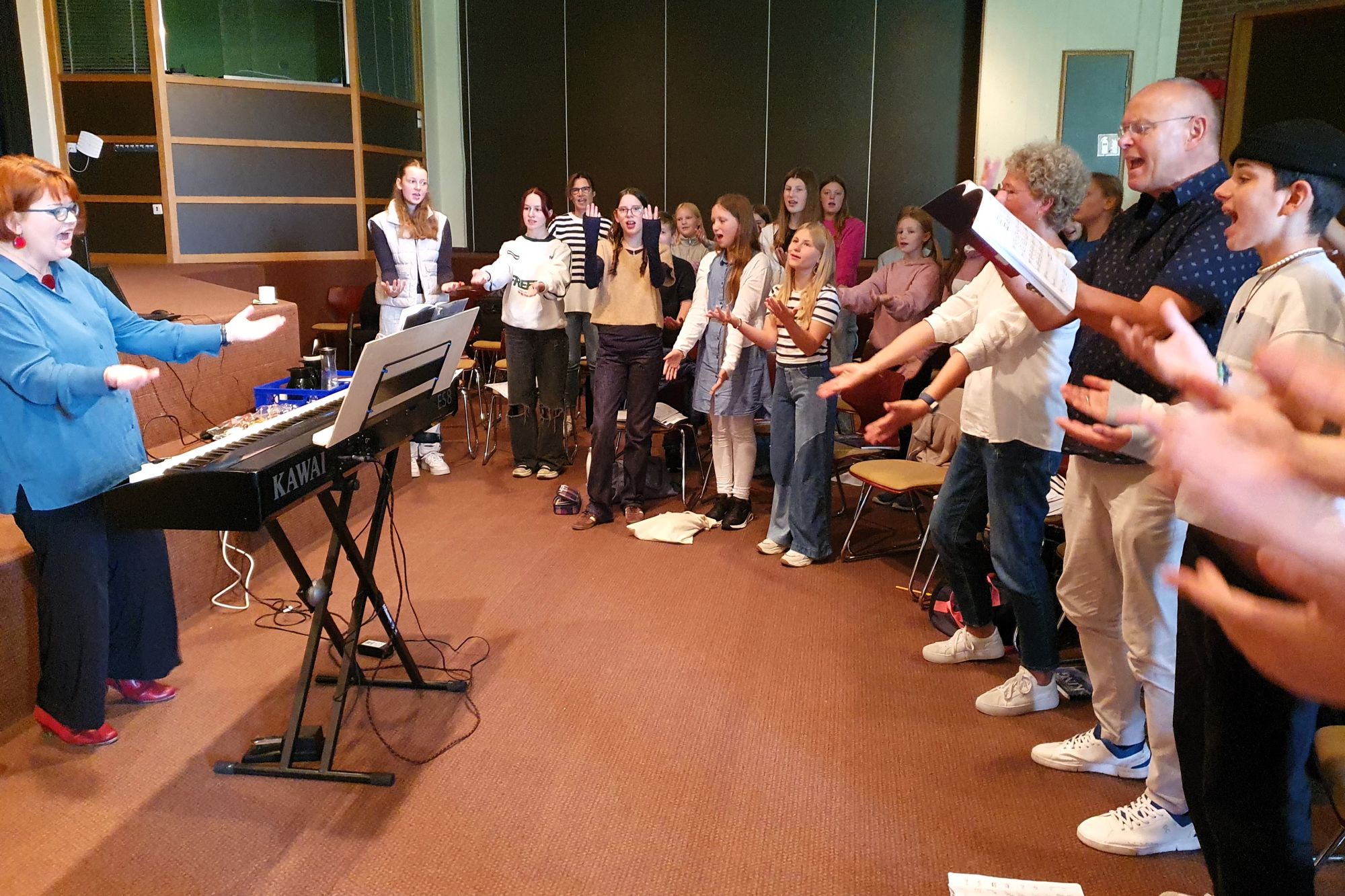 Das Chormusical kann (fast) kommen: Gemeinsame Probe mit Julia Uhlenwinkel