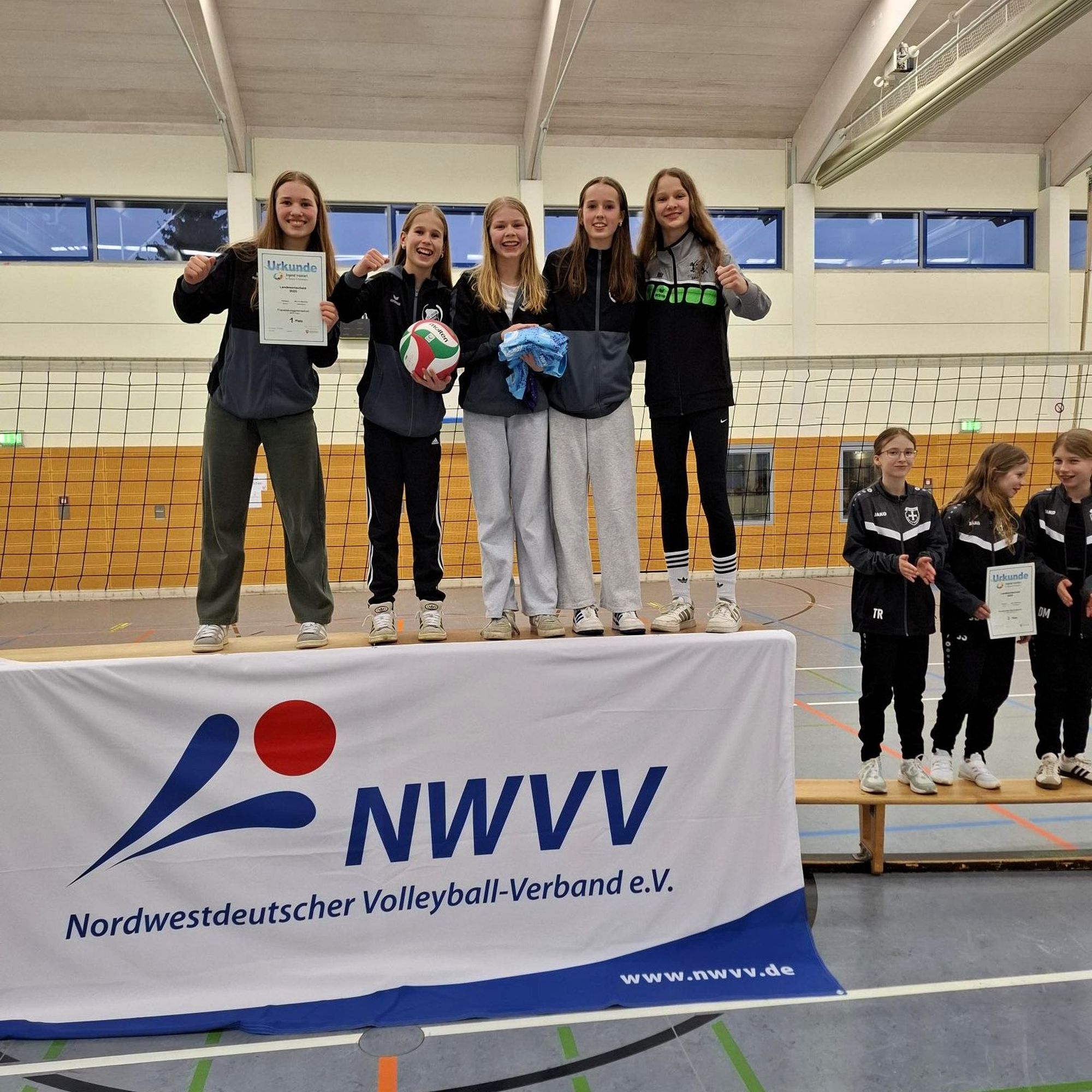Top-Team mit top Leistung! – U14 des Franziskusgymnasium wird Landessieger