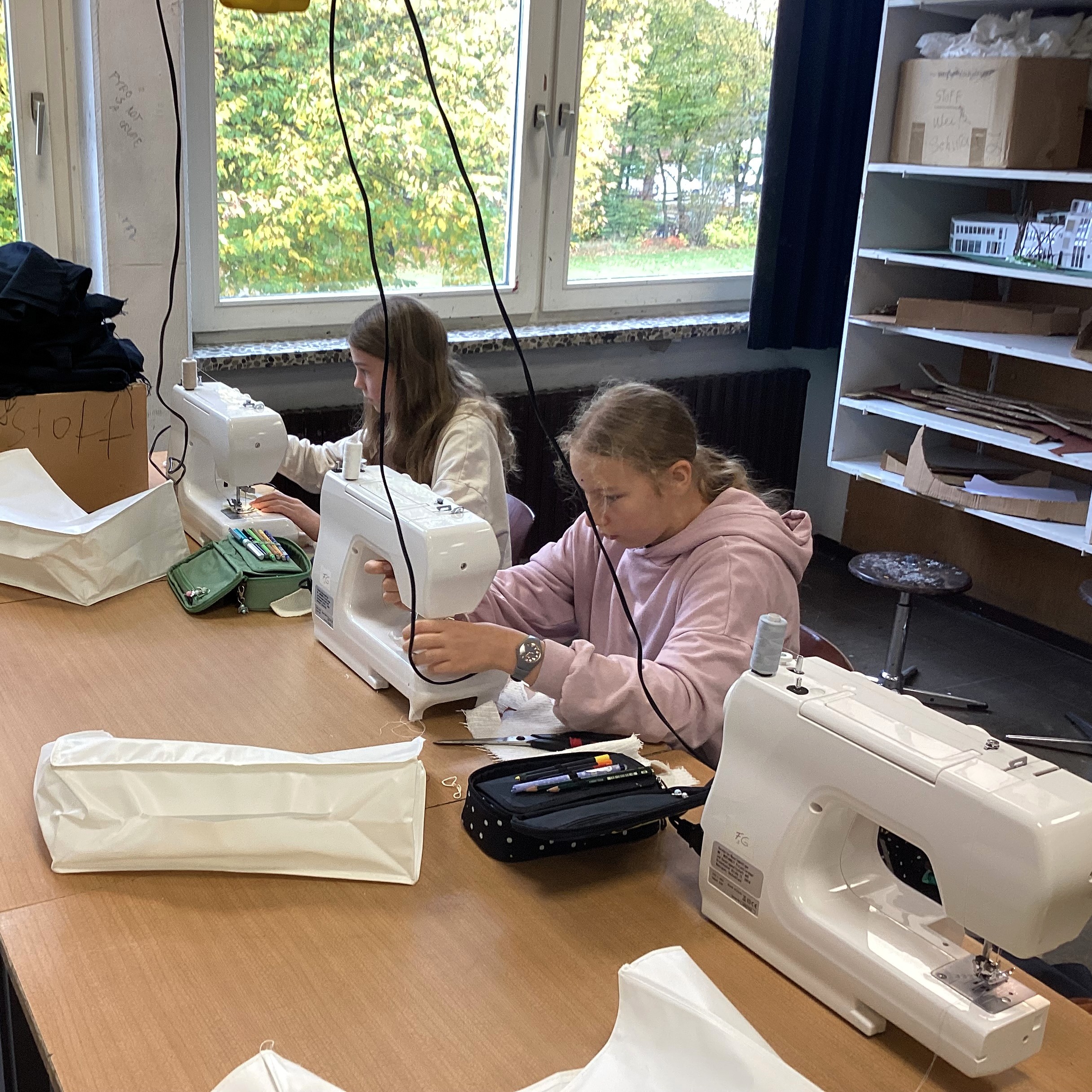 Kreativität mit Nadel und Faden – Die Näh-AG wächst dank Förderverein