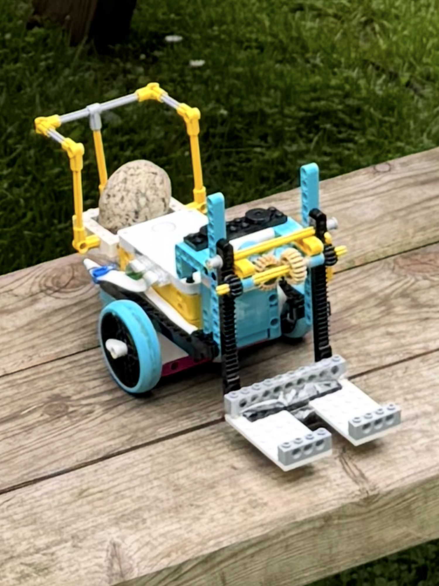 Robots meet culture: Zwei Teams beim Wettbewerb in Nordhorn