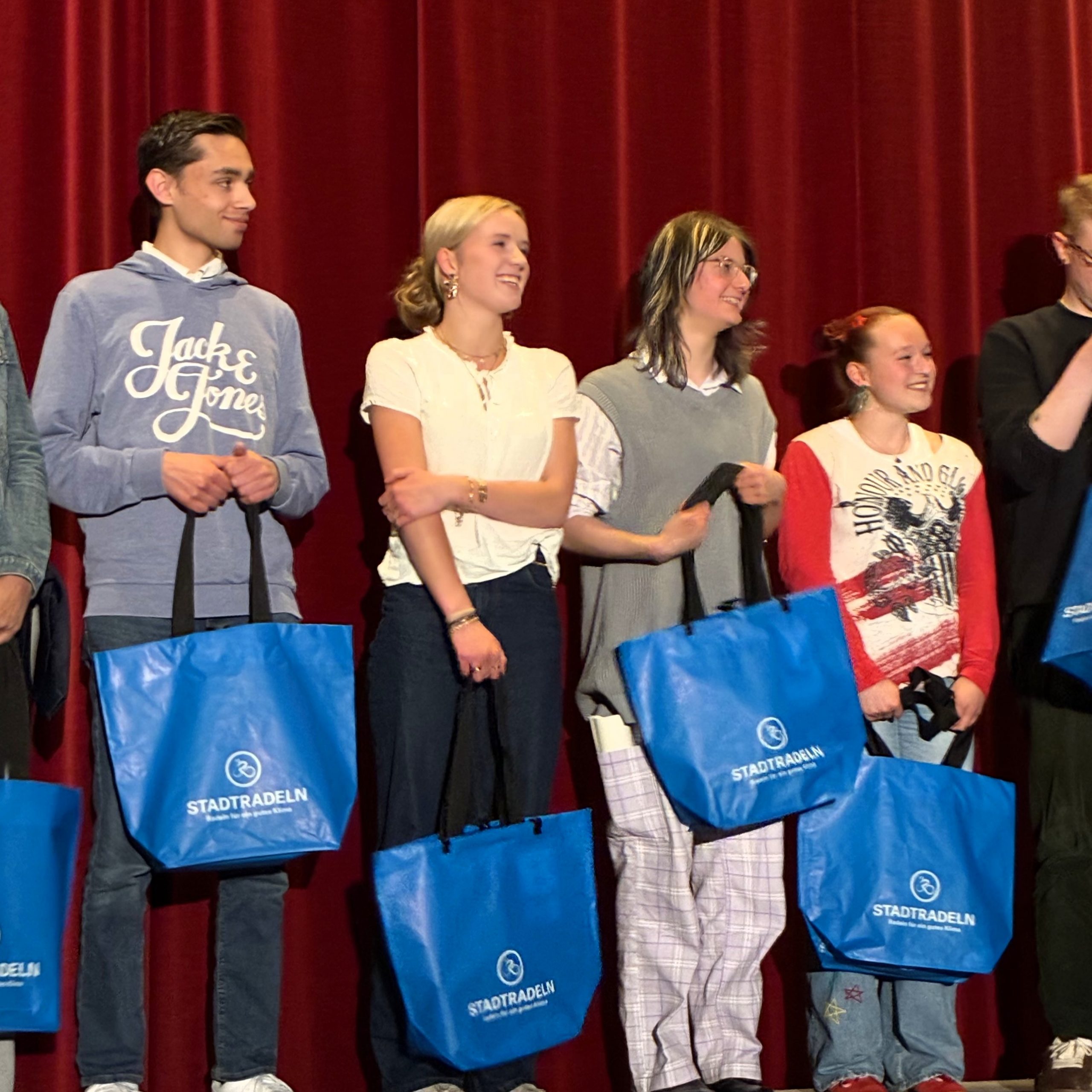 Poetry Slam trifft Stadtradeln: Vier Schüler*innen begeistern im Centralkino